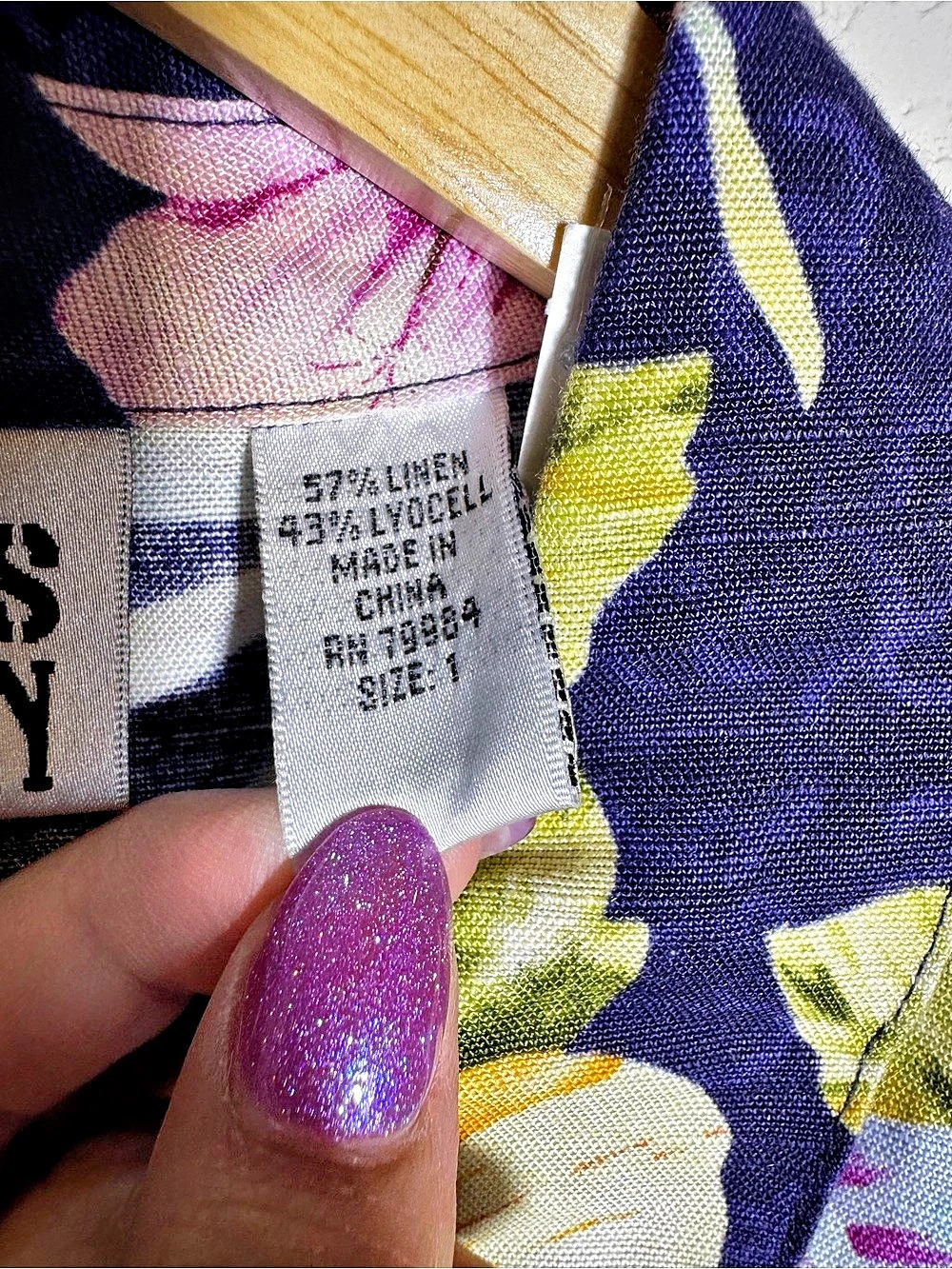 Chico's Design Tropical Hibiscus Floral Linen Blend Button Down Shirt Size 1 - Picture 6 of 9